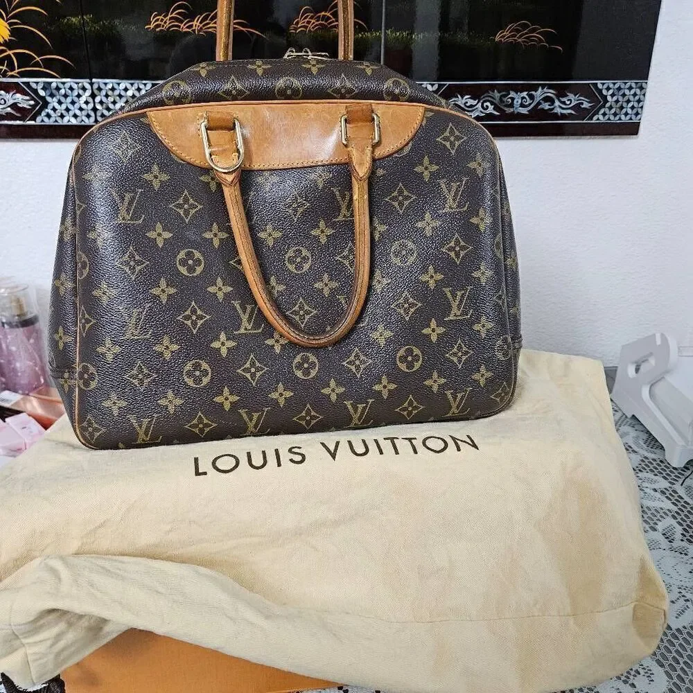 Louis Vuitton deauville bag